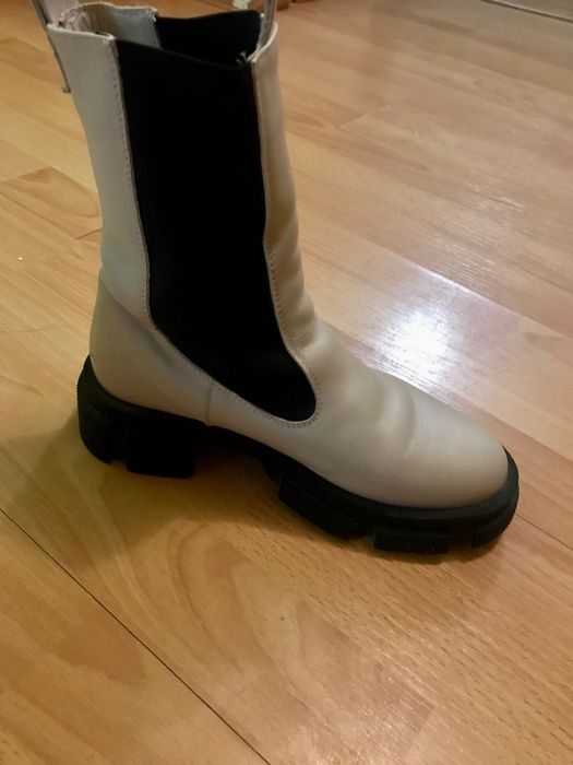 Продам женские осенние ботинки