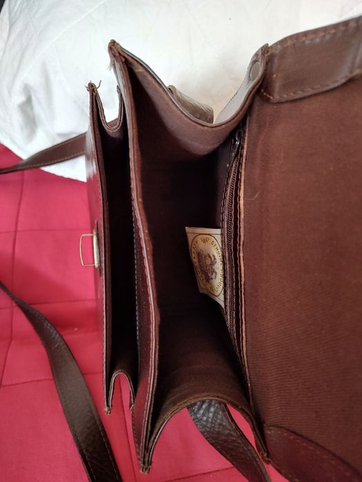 Skórzaną torebkę na ramię sprzedam