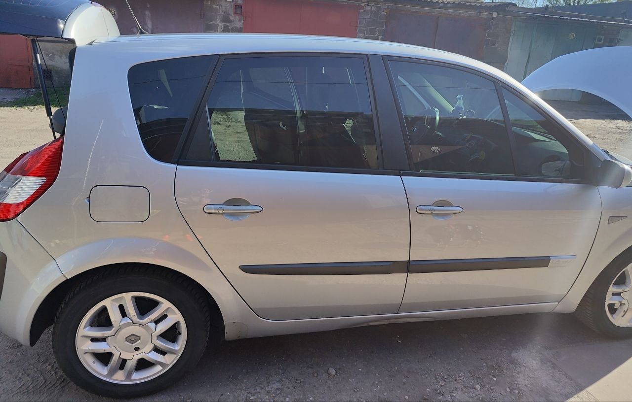 Renault Scenic II  1.6 i 16V (113 лс)