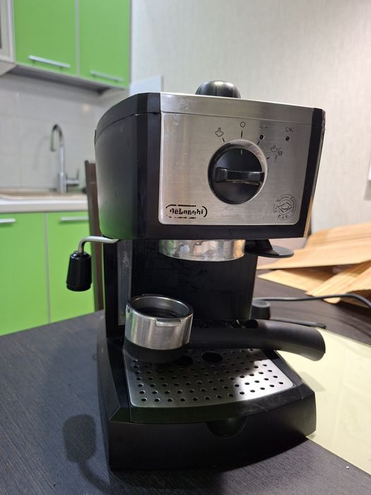 Ріжкова кавоварка еспресо Delonghi EC 155