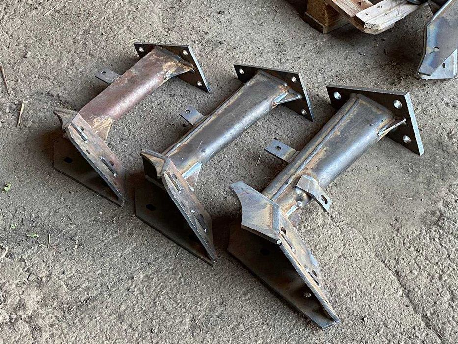 стійка,стойка у здобрі,гола плуга Bomet,бомет польський,корпус леміш