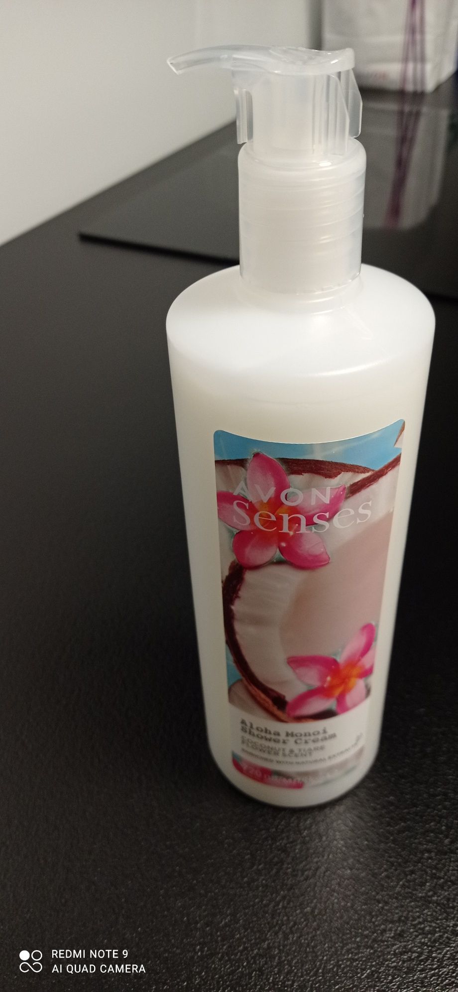 Avon żel pod prysznic Aloha Monoi XXL 720ml kokosowy