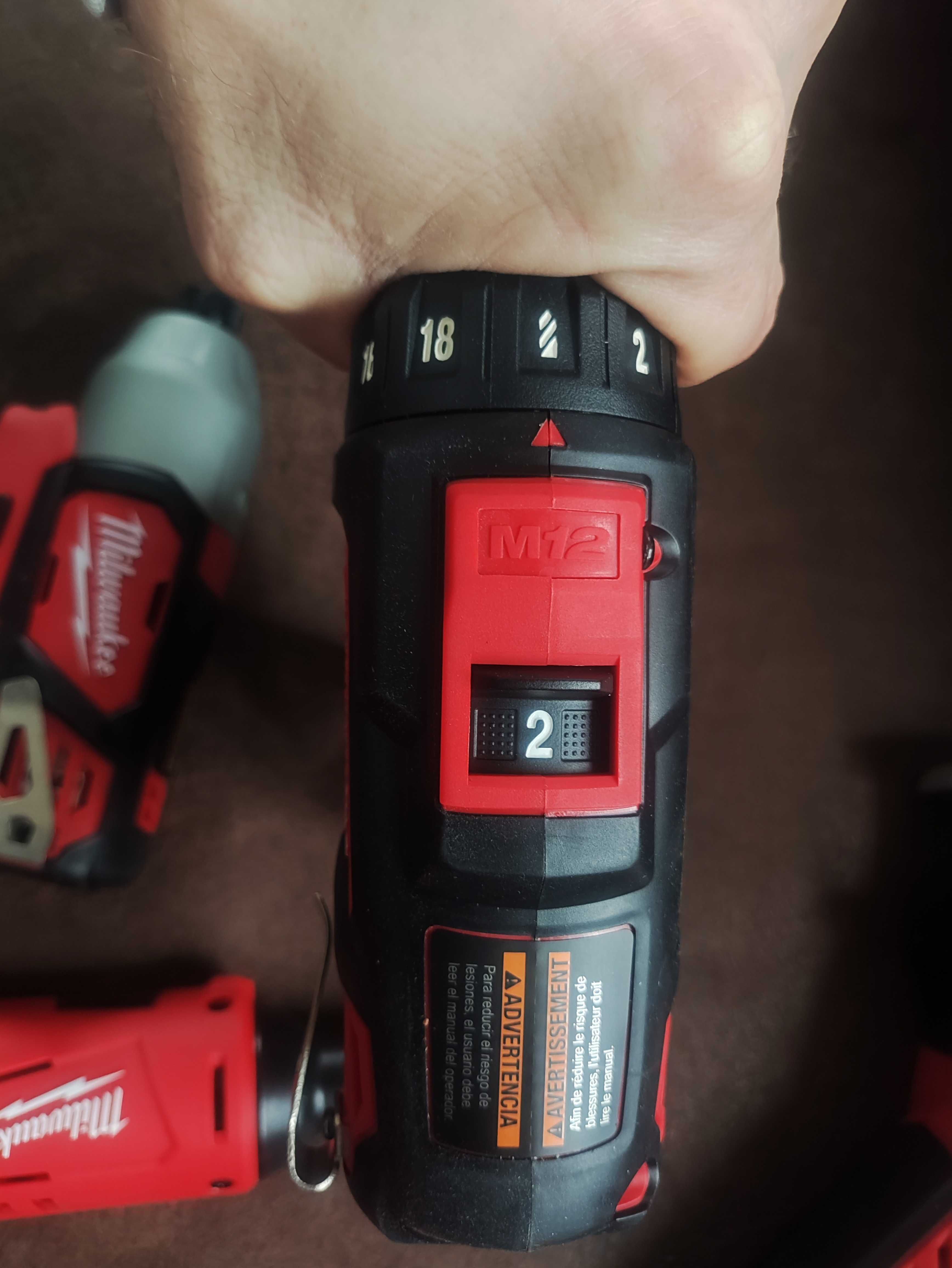 Zestaw 5 elektronarzędzi Milwaukee M12, 2 baterie, zestaw bitów. Nowy