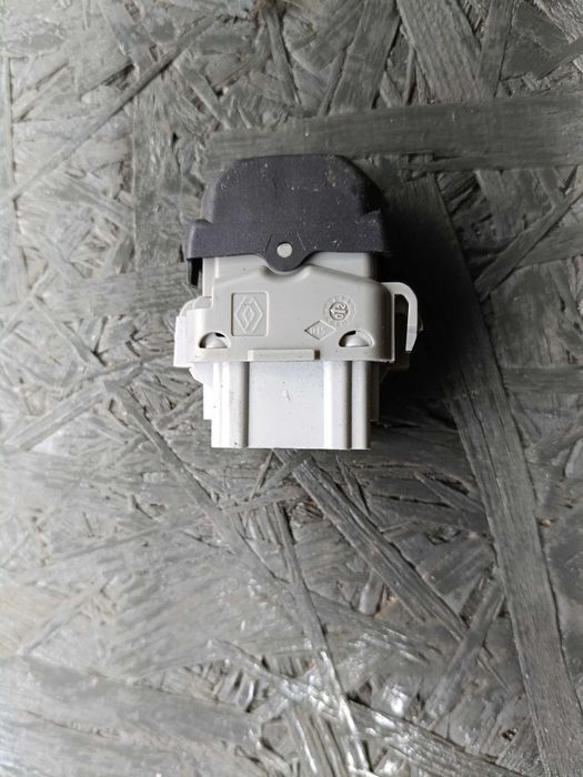 Przełącznik otwierania Szyby Renault Megane II 28.082