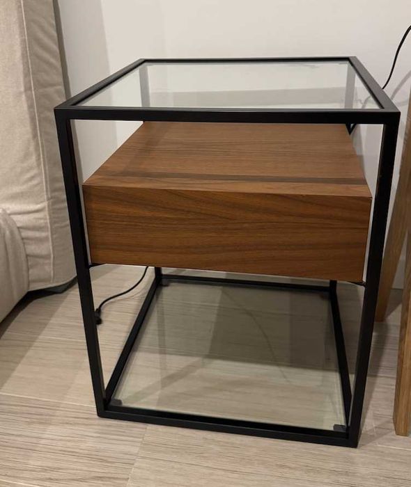Wood and metal bedside table x 2 (Mesa de cabeceira)