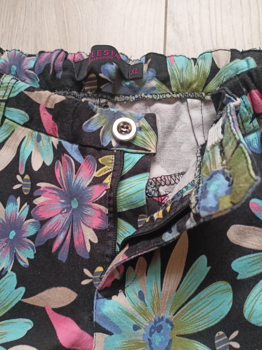 spodnie w kwiaty, wielokolorowe / Freesia collection / roz. XL