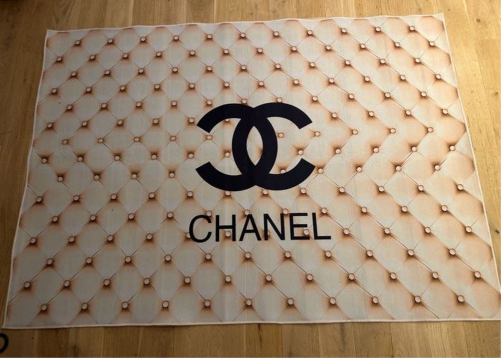 Dywan Chanel  Rozmiar 170x120cm