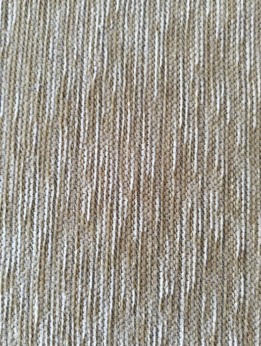 Puff em tons de amarelo forrado