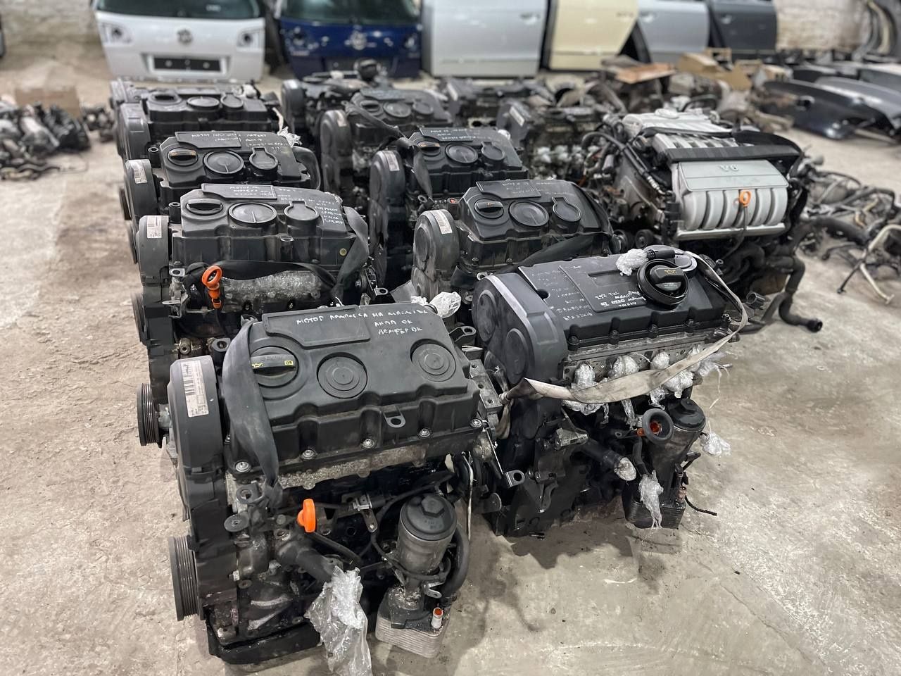 мотор двигатель BMP BMR BMN BLS BXE CBA CAY FSI passat b6 golf 5 skoda