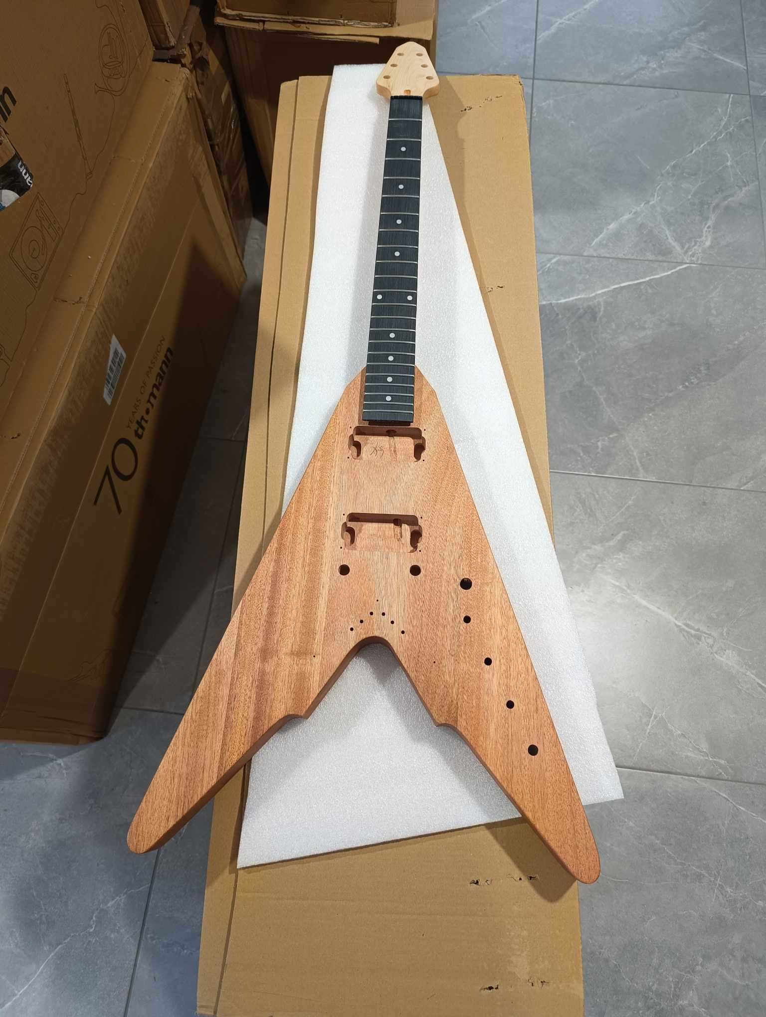 Gitara do składania Harley Benton KIT DIY-typ Gibson Flying V