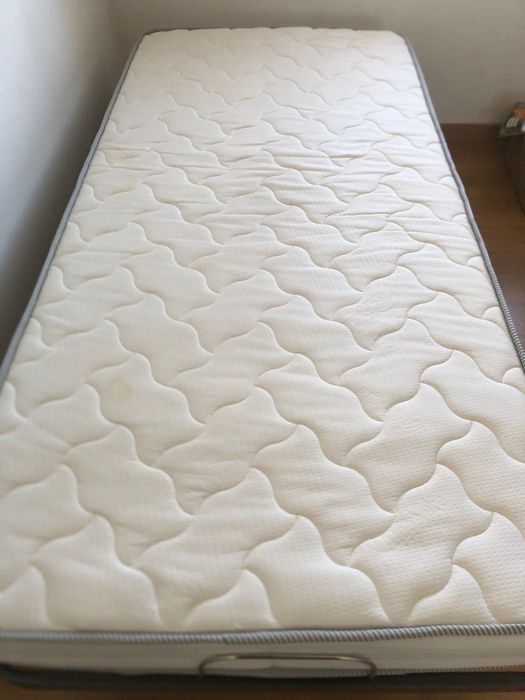 Cama elétrica articulada e colchão