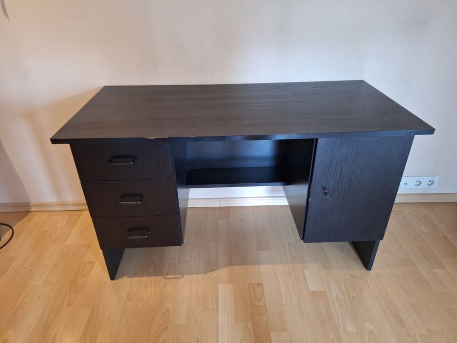 Biurko czarne z szufladami