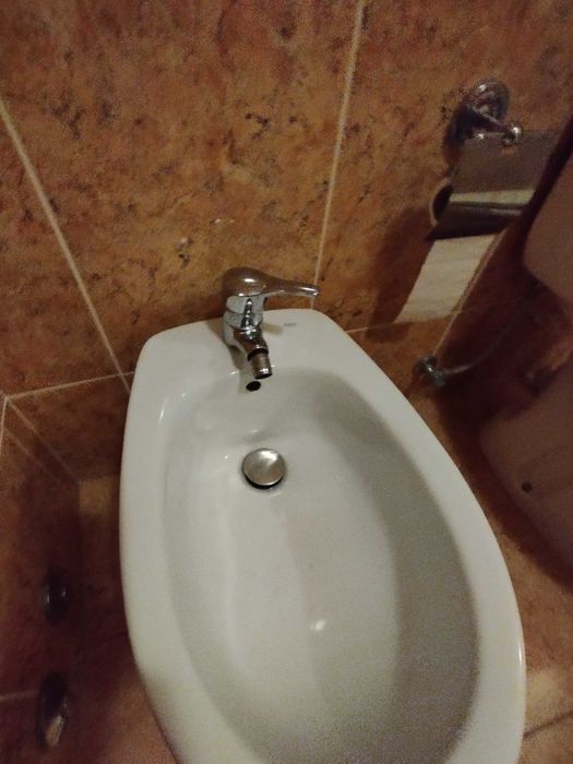 Bidé com misturadora