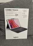 Logitech Combo Touch (iPad 7/8/9 gen)