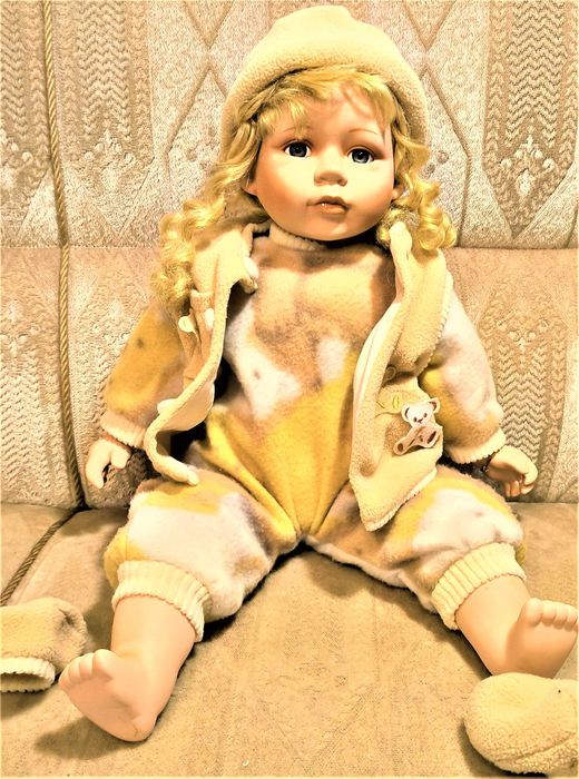 Кукла коллекционная фарфоровая . Германия.