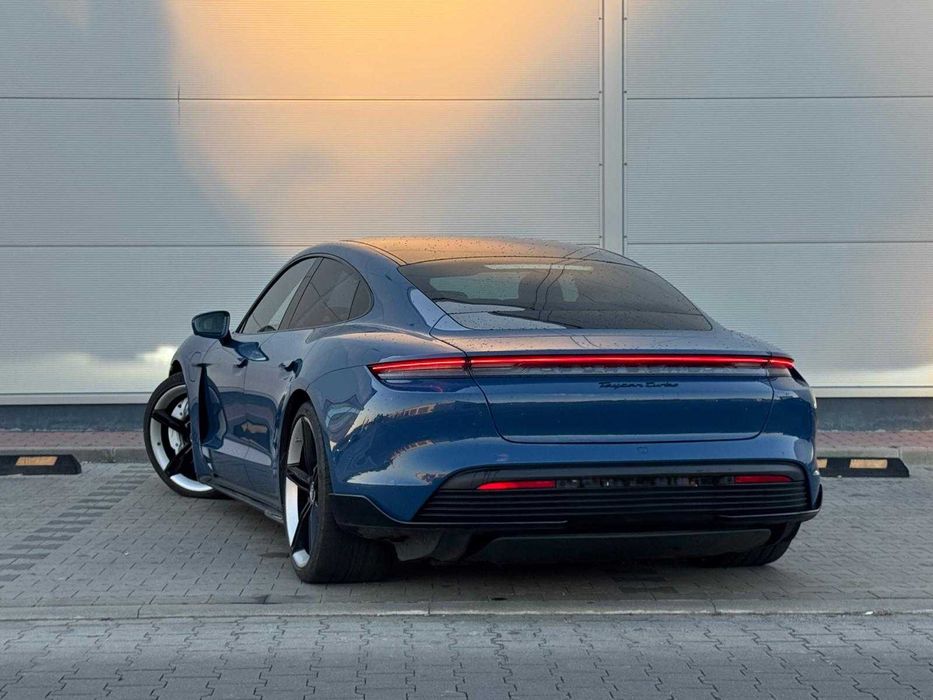 Porsche Taycan TURBO S 680km / Bogata Wersja