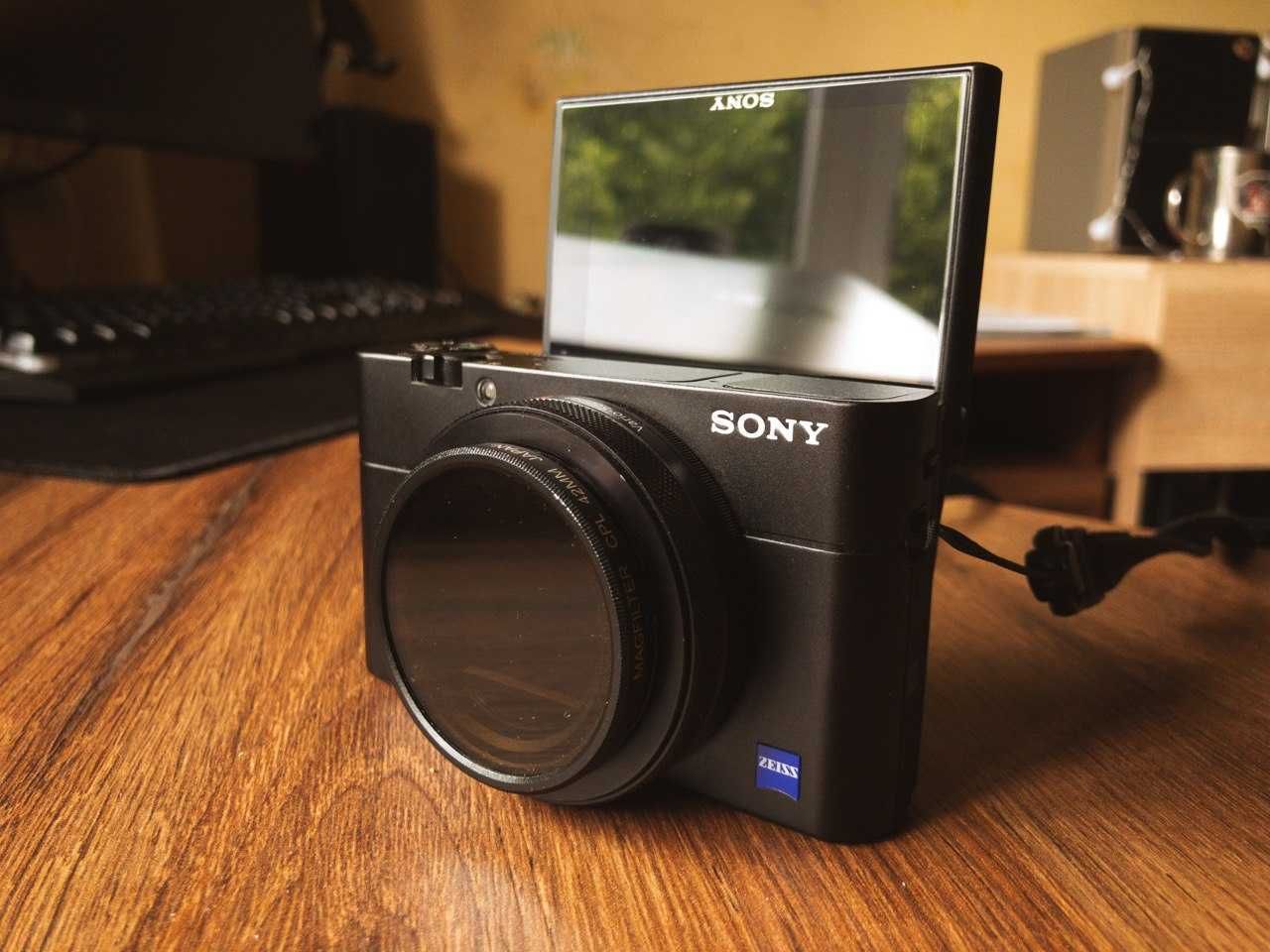 Фотоапарат Sony Cyber-Shot DSC-RX100M5A  +  аксесуари