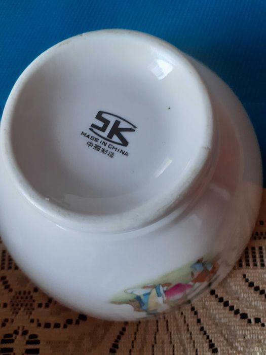 Trzy chinskie porcelanowe miseczki