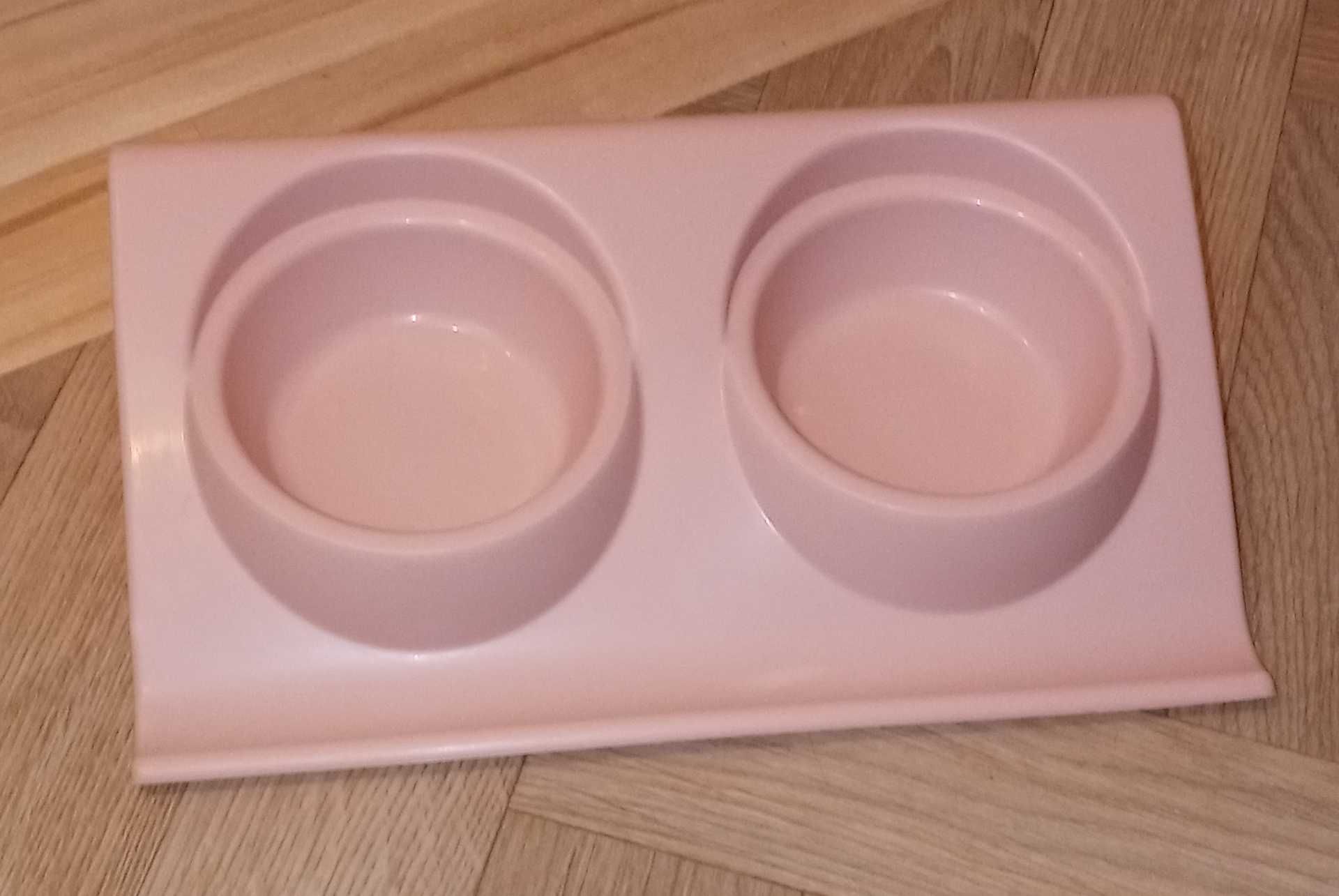 Miseczki dla kota, małego psa. Zestaw miseczek na wodę i karmę.