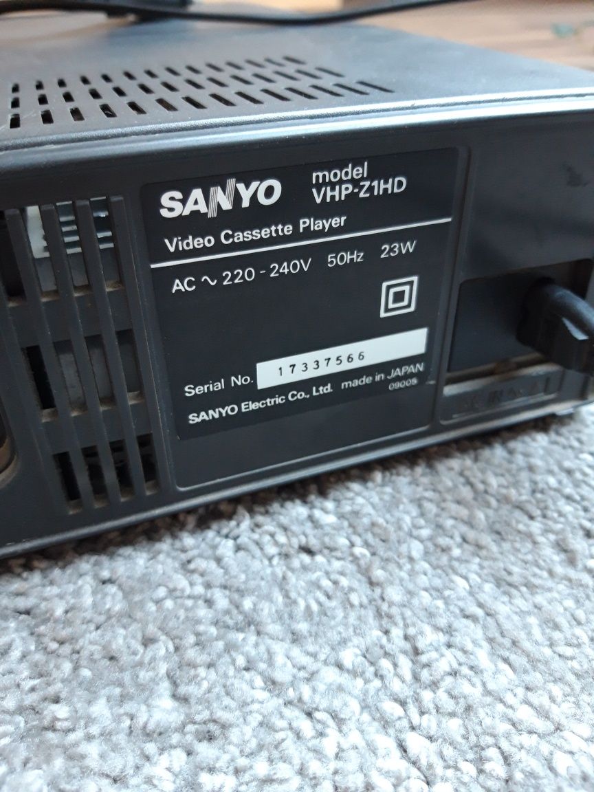 Odtwarzacz kaset VHS SANYO