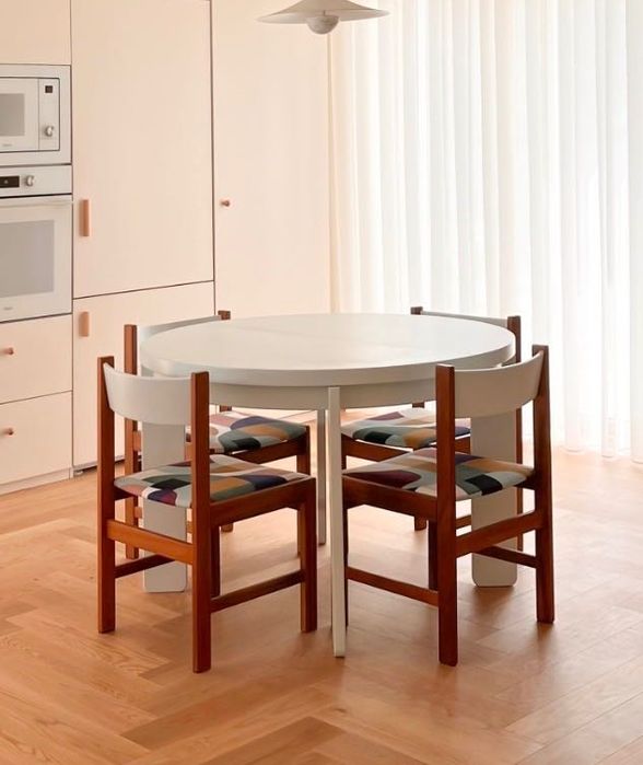 Mesa e cadeiras Olaio