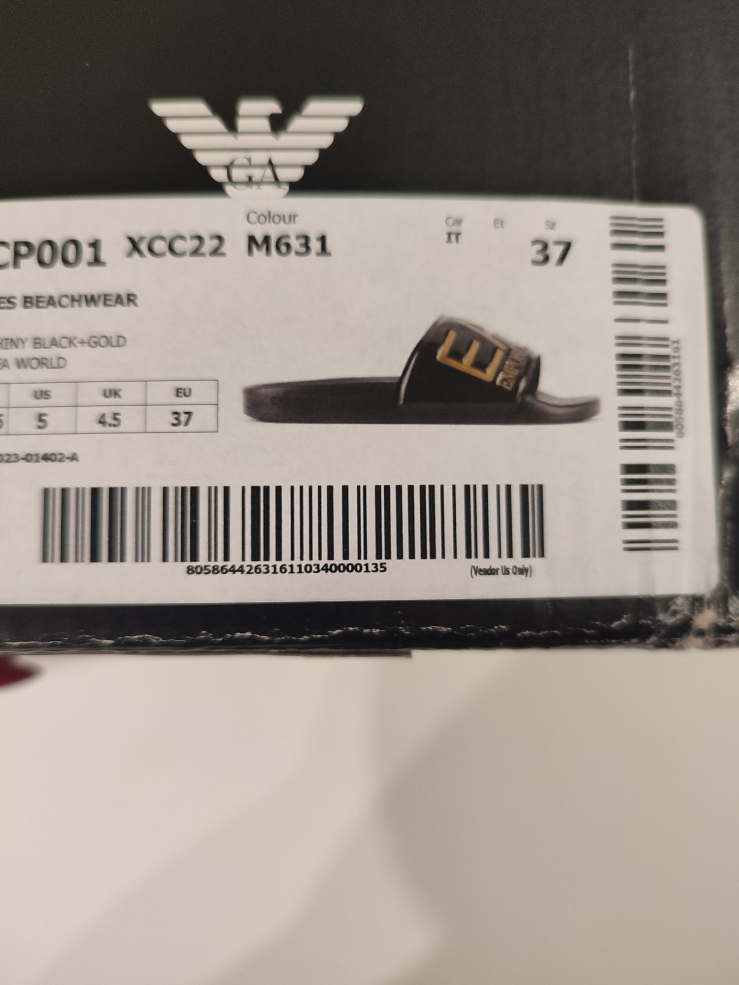 Klapki Emporio Armani.