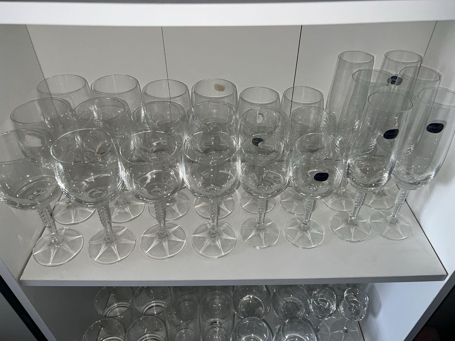 Conjunto de 48 copos de cristal