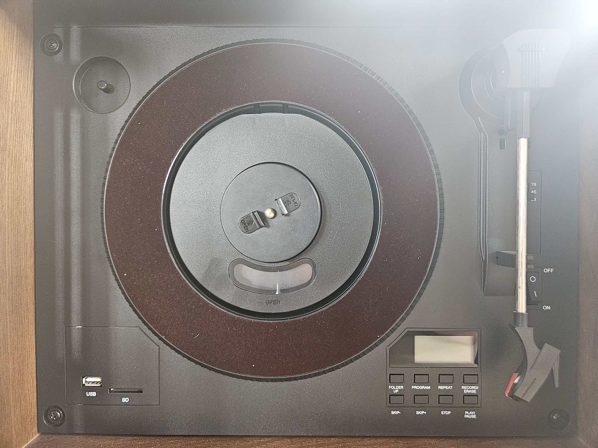 Gramofon w stylu retro
