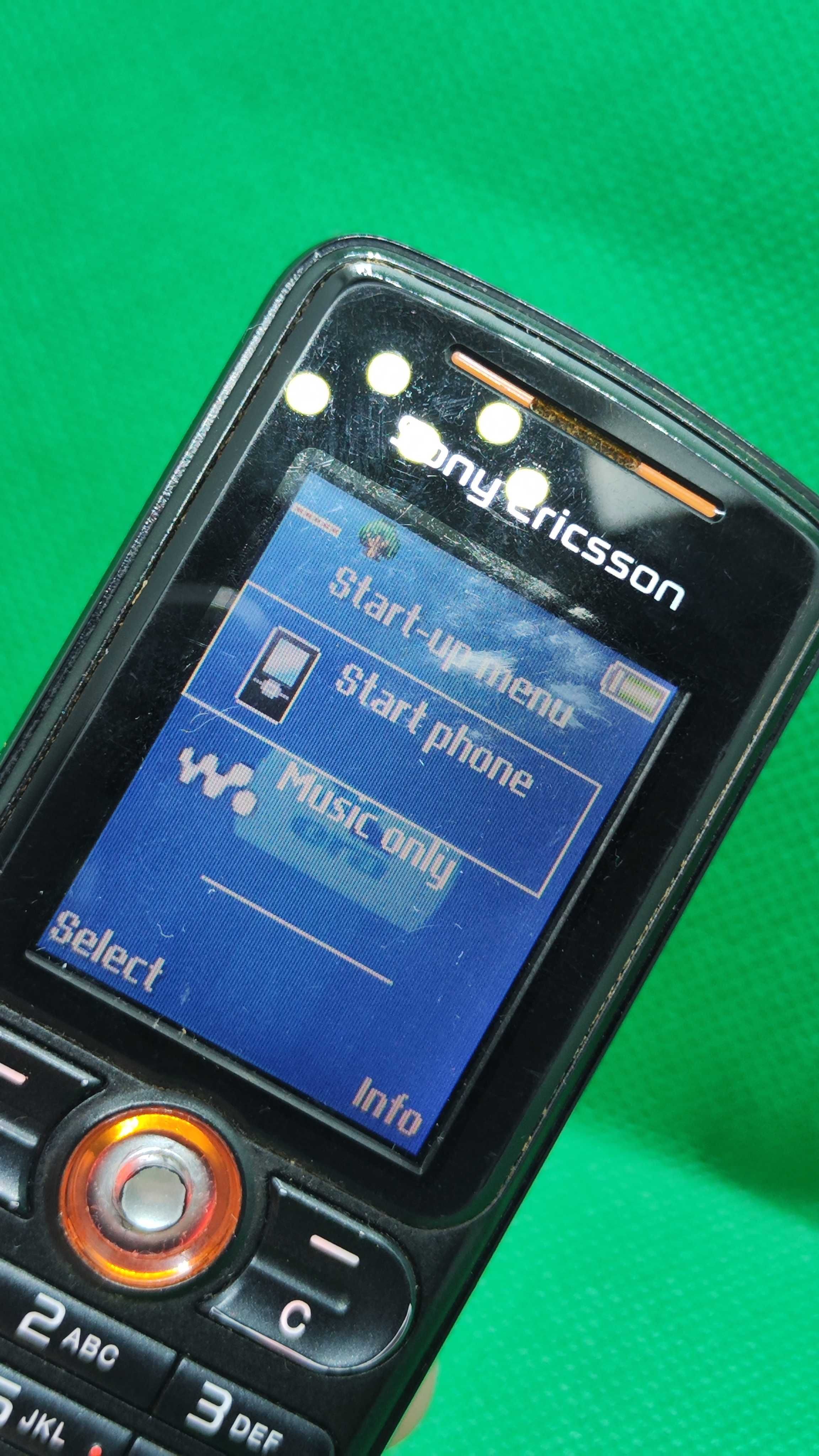 Dobry Telefon komórkowy Sony Ericsson w200i Walkman Handy z ładowarką
