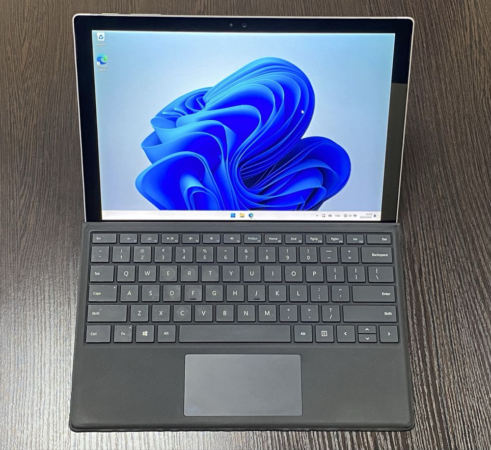 Microsoft Surface Pro 5 i7 8Gb 256Gb SSD + ліцензійний Windows.