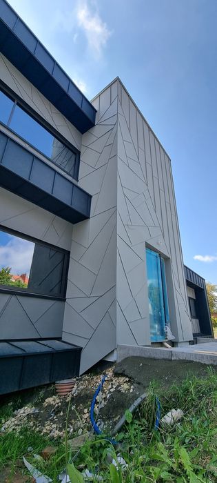 Wykonanie blacha na rąbek rzemieślniczy dach elewacja