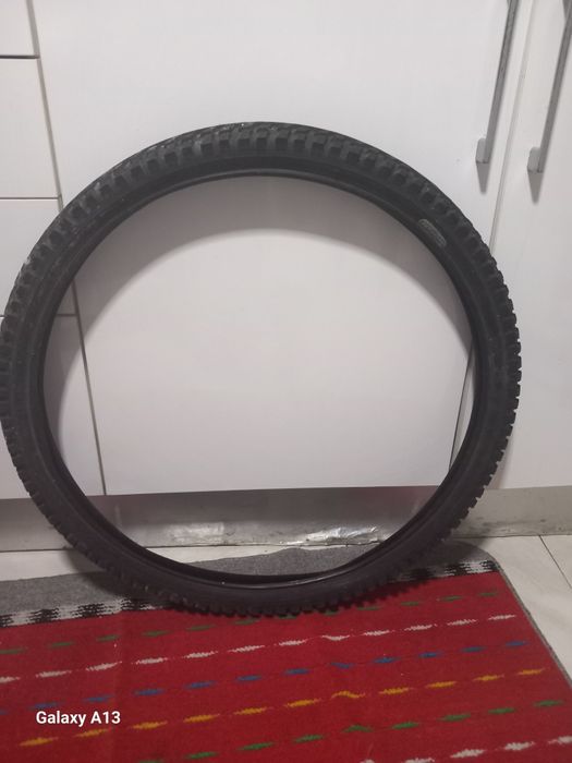 Vendo  1 pneu de bicicleta um pouco usado