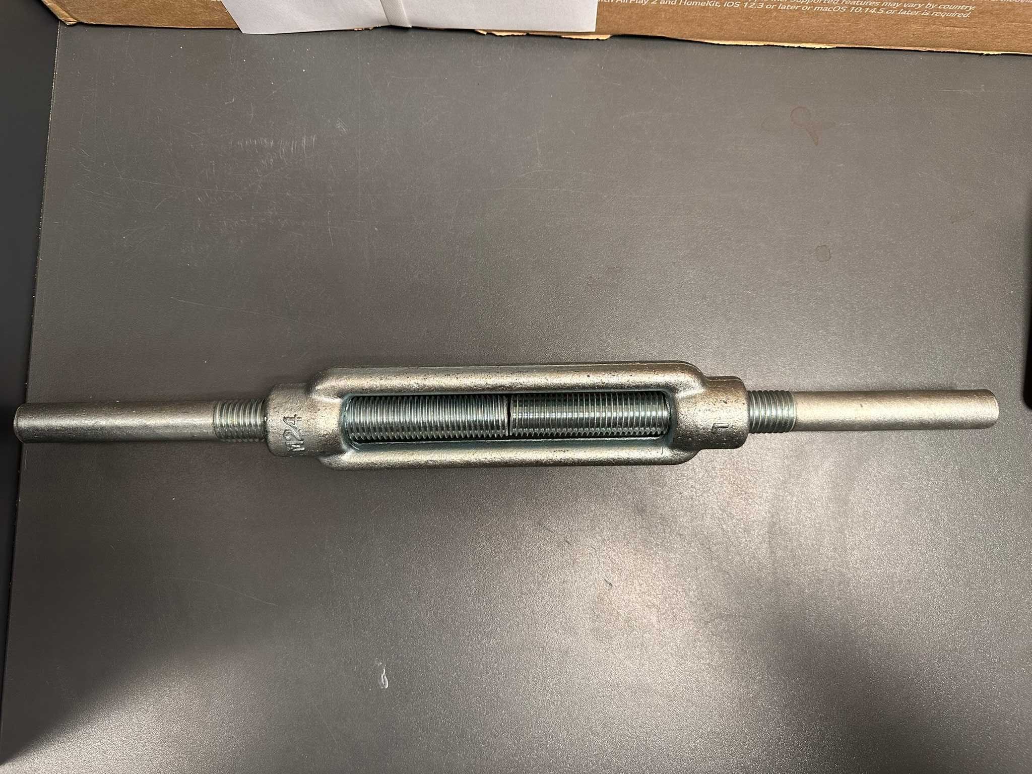 Śruba rzymska do spawania M24 520 - 690 mm