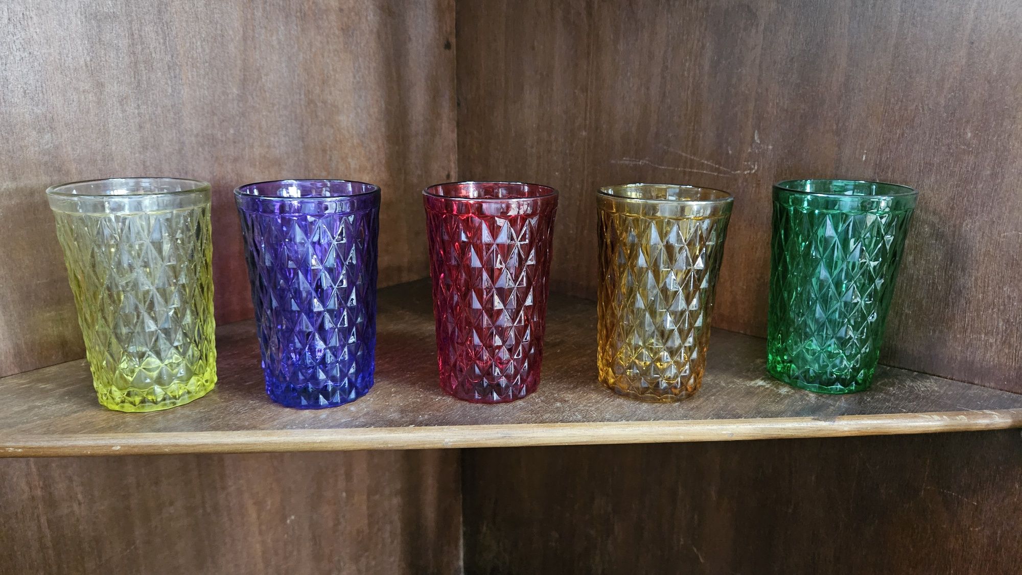 Conjunto de copos coloridos