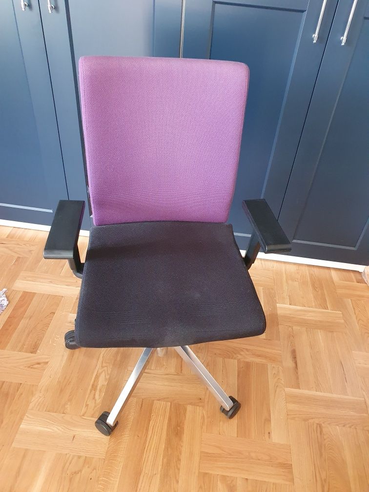 Ergonomiczne krzeslo obrotowe Belite (świetny stan)