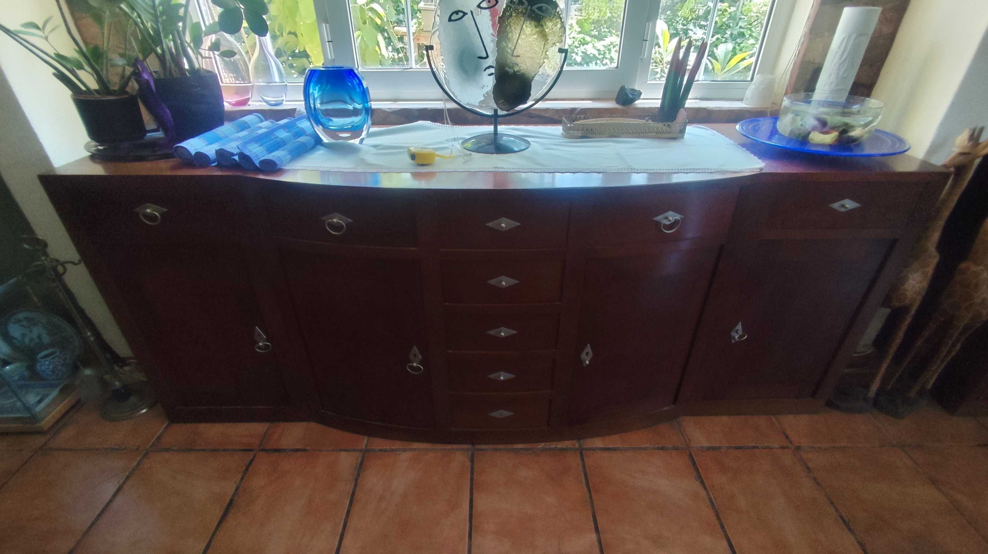 Vendo aparador de sala antigo