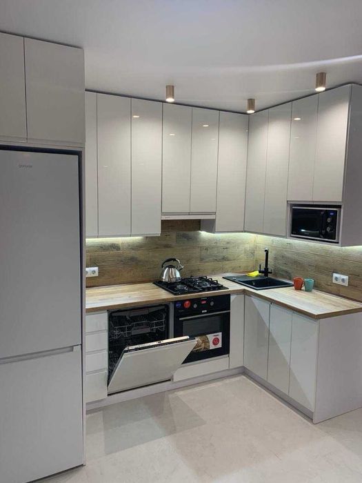 Здається в оренду 2 кімнатна квартира в новобудові по вул Героїв УПА