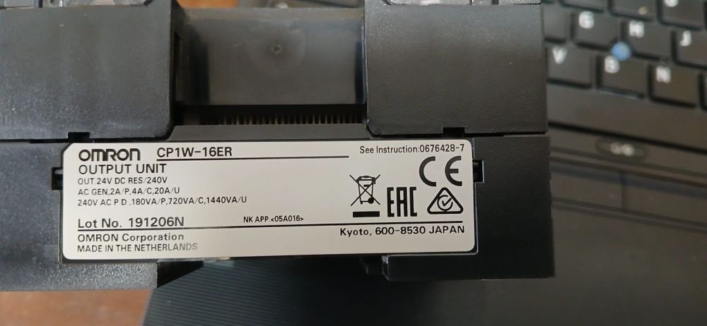 Omron CP1J-16ER módulo de saidas