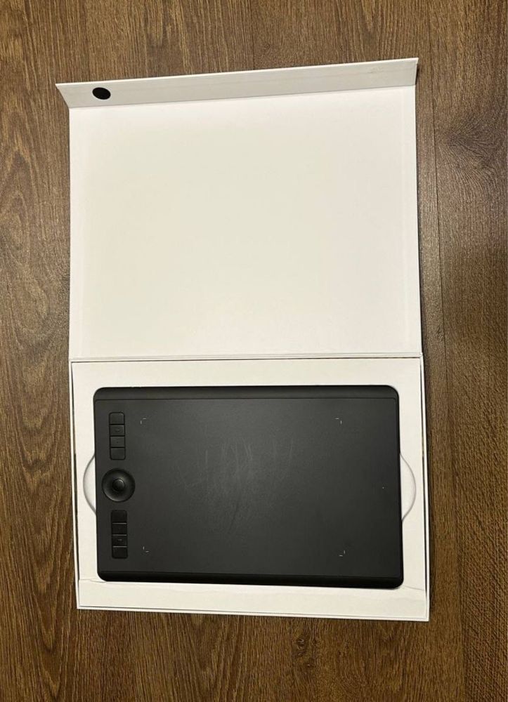 Графічний планшет Wacom Intuos Pro M (PTH-660-N)