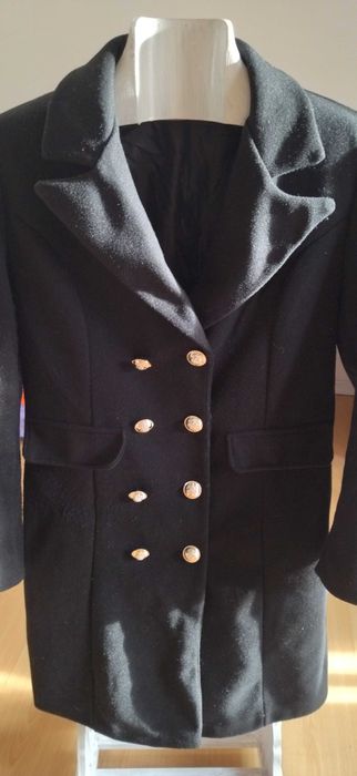 Casaco Preto de fazenda com botões dourados