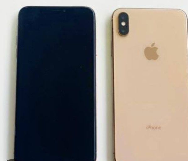 iPhone xs dourado