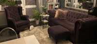 Zestaw wypoczynkowy chesterfield sofa fotel podnóżek fiolet