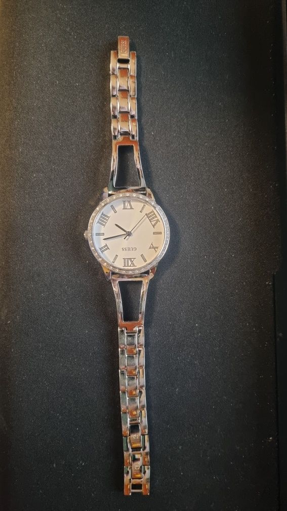 Zegarek damski Guess bransoletka srebrny