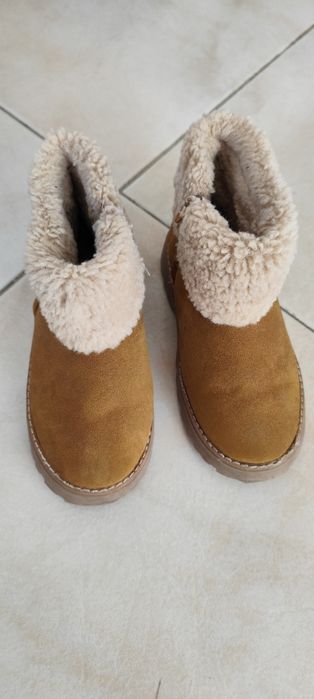 Botas com pêlo menina - Zara ,tamanho 28