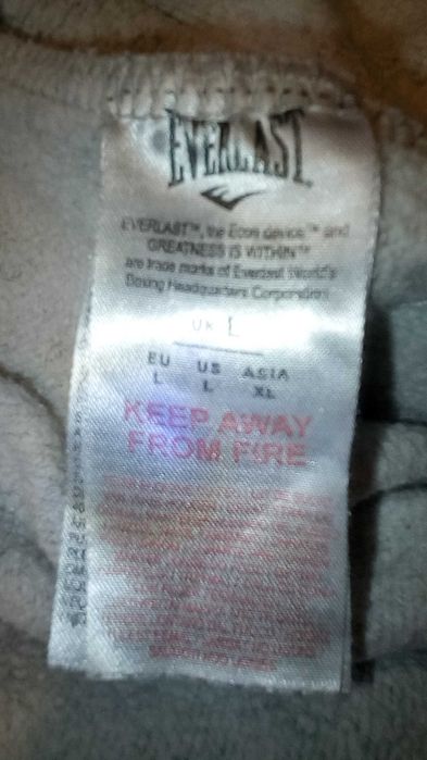 Продаю чоловічі спортивні штани від відомого бренду у гарному стані.