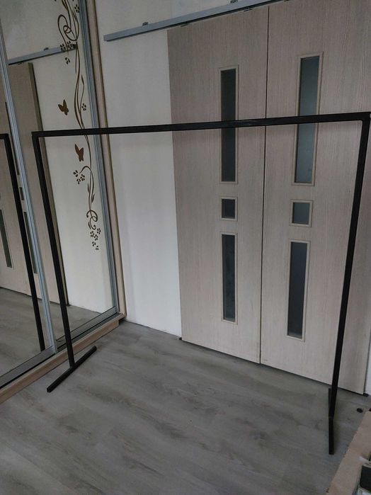 Стійка вішак для одягу