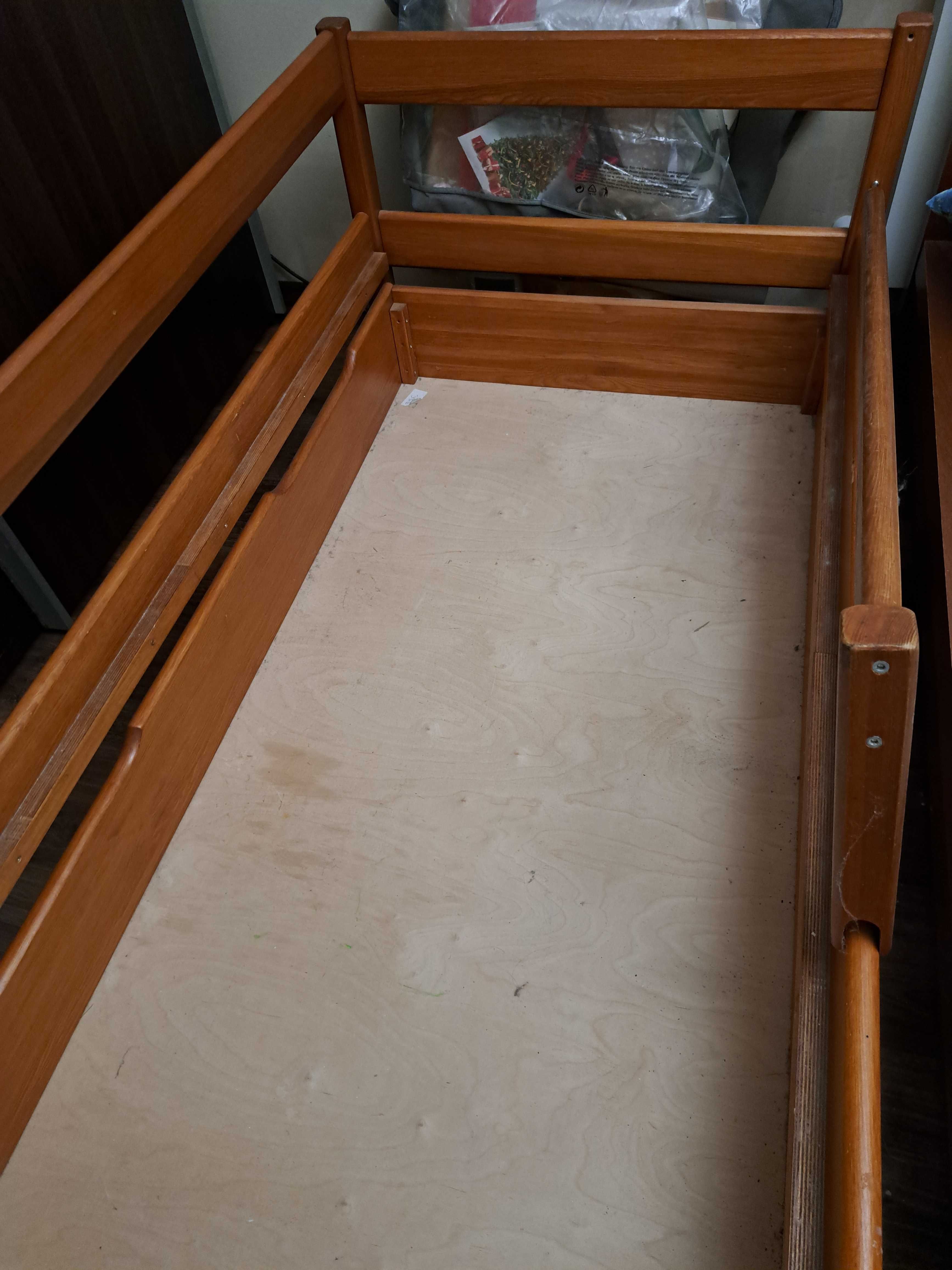 Łóżko drewniane dla dziecka