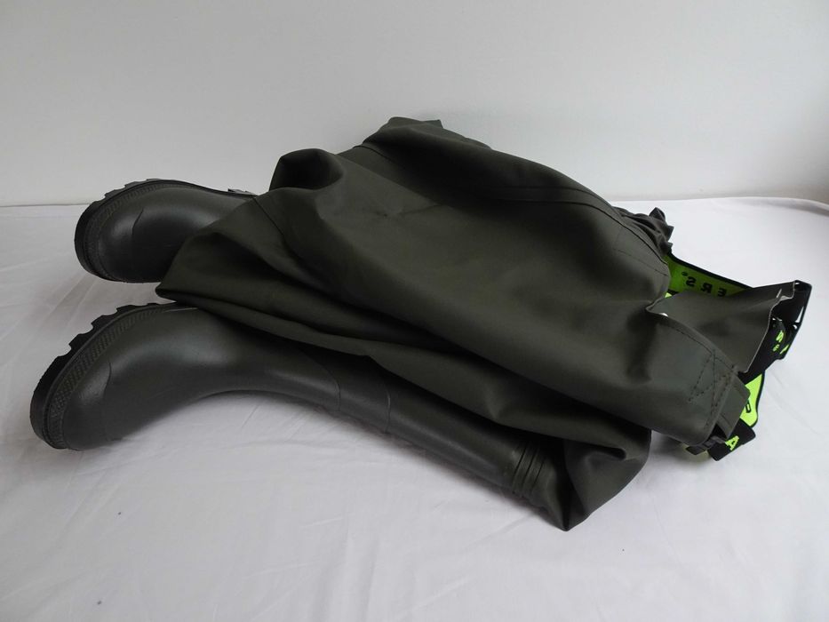 Nowe spodniobuty wodery wędkarskie 41 Waders oliwkowy szelki pudełko