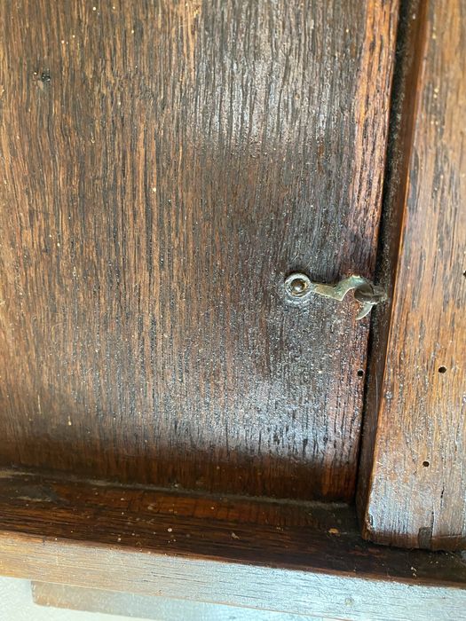 Drewniany zegar ścienny nakręcany z motywem sowy