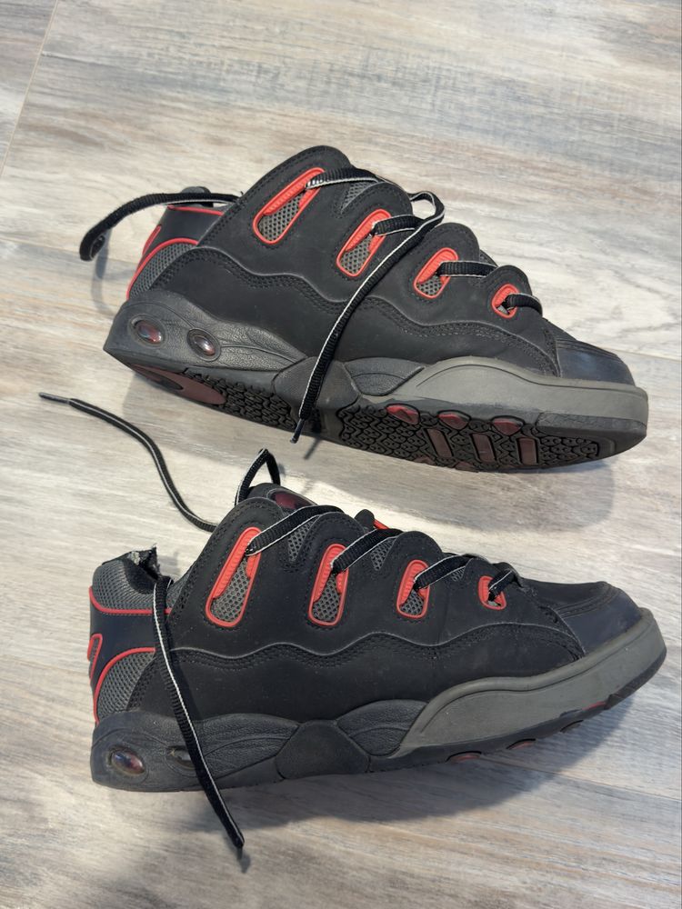 Osiris D3 OG black red